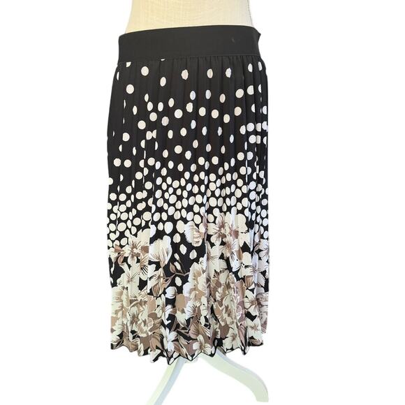 Metrowear Floral Pleated Skirt.  Size Large - Picture 1 of 6